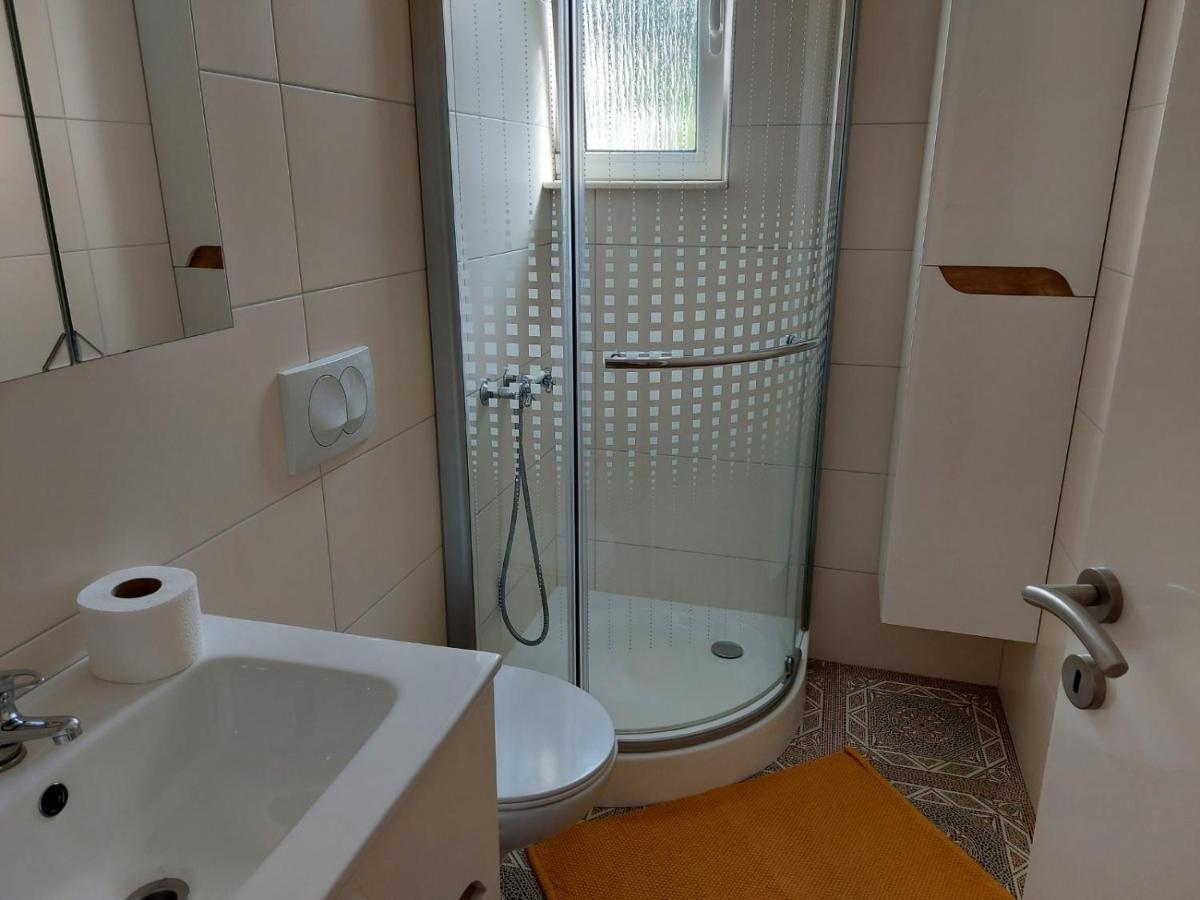 Apartman Larisa Apartamento Kampor Exterior foto