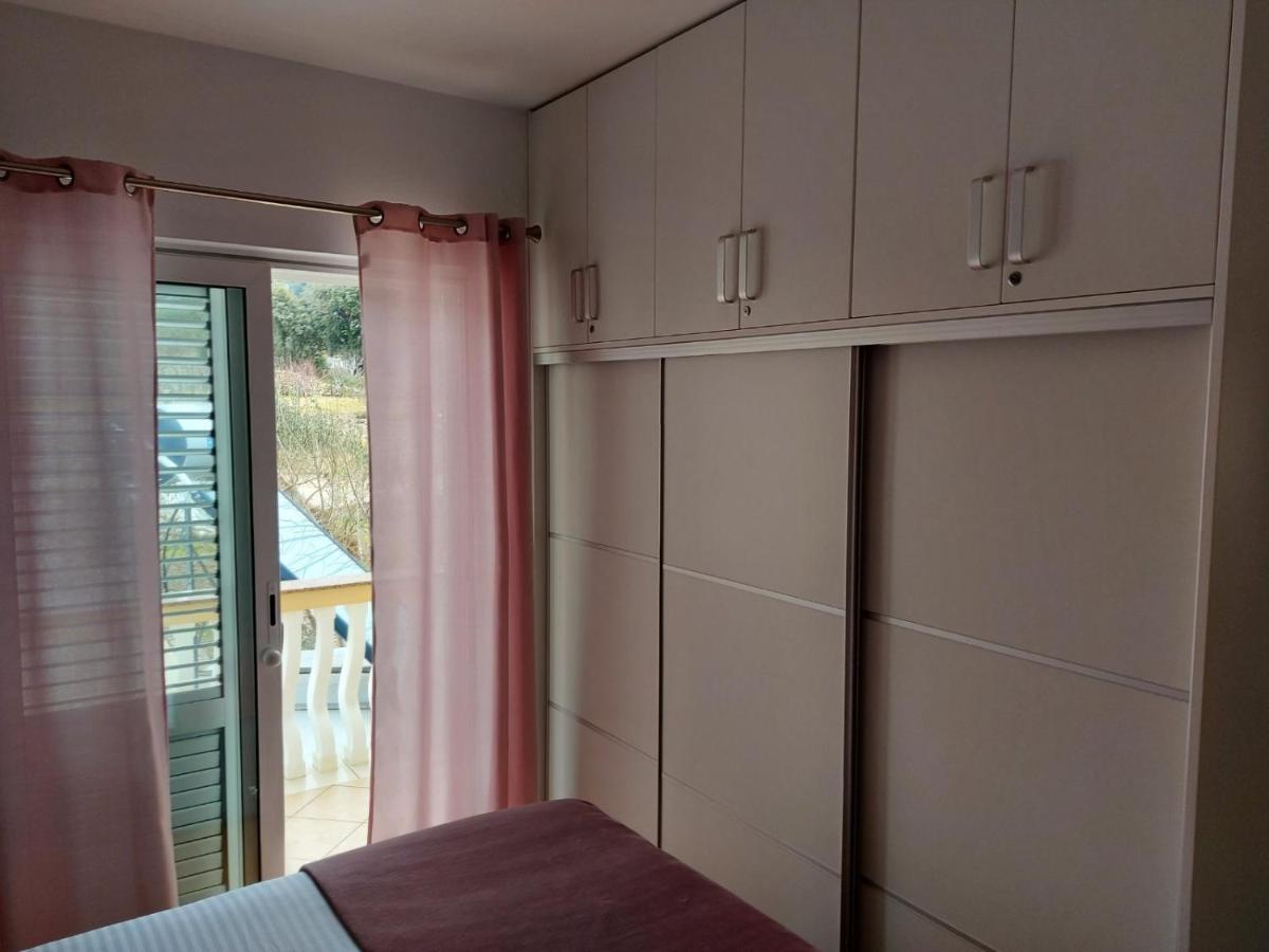 Apartman Larisa Apartamento Kampor Exterior foto